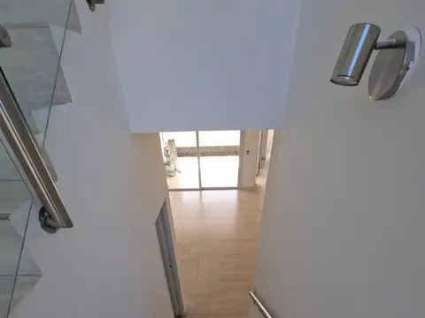 Casa en Alquiler con 2 cocheras