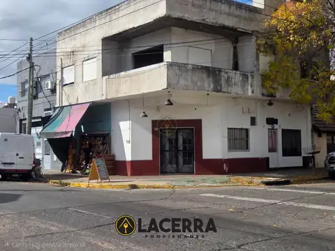 Local — Moreno al 1800