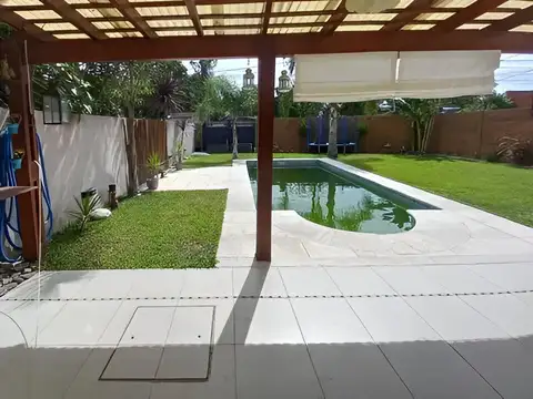 Venta Casa 4 amb. con Piscina en Maquinista Savio Escobar