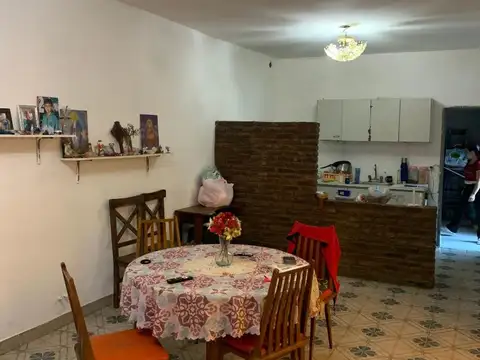 Casa 3 ambientes con 1 baño