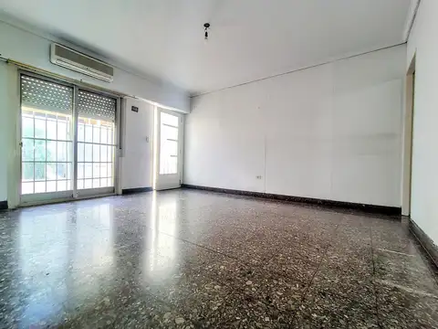 Depto Tipo Casa en Venta en Ramos Mejia Sur, USD 77.000