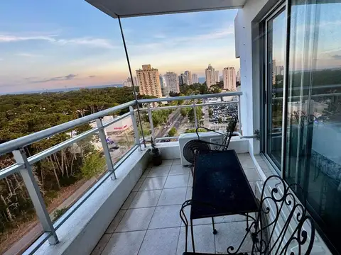 Apartamento en venta c/ cochera en Cantegril