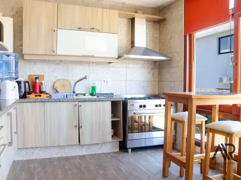 Casa en Venta con 4 cocheras