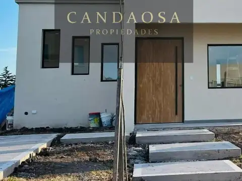 RBS. DIVINA CASA SOBRE LOTE INTERNO EN SANTA ELISA, PILAS DE