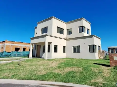 Casa en Venta en Pilar Del Este - Santa Elisa, USD 160.000
