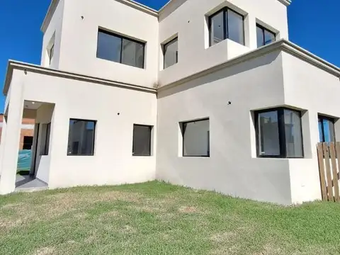 Divina Casa Sobre Lote Interno En Santa Elisa, Pilas Del
