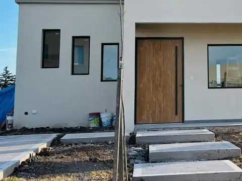 Divina Casa Sobre Lote Interno En Santa Elisa, Pilas Del Este