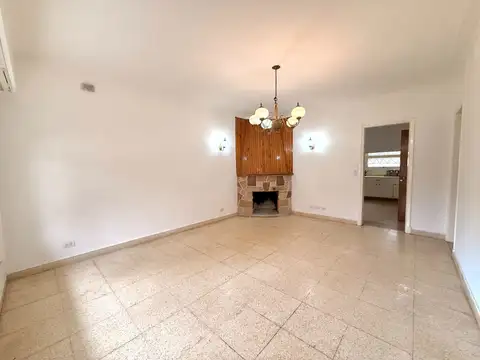 Casa 6 ambientes con 1 baño