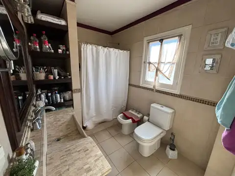 Casa 5 ambientes con 2 baños