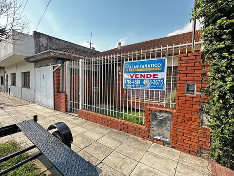 CASA LOTE PROPIO 3 AMBIENTES CON JARDIN Y GARAJE