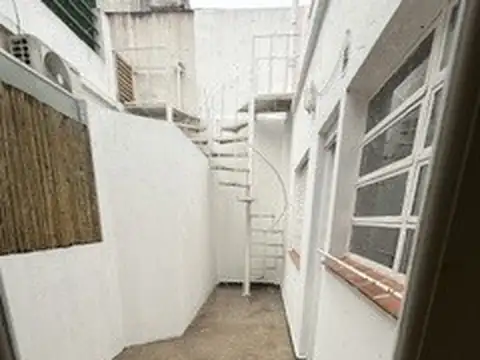 Depto Tipo Casa en Alquiler con 1 cocheras