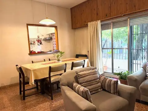 Alvarado 2600, Piso 1