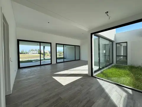 Casa 7 ambientes con 3 baños