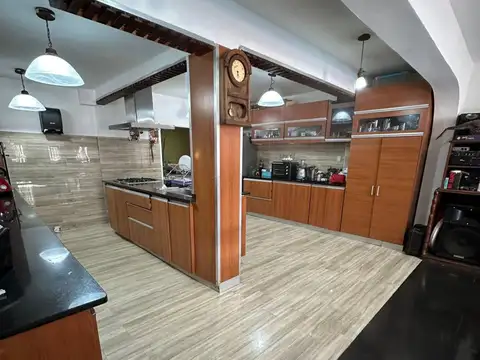 VENTA CHALET 8 AMB, SAN JUSTO C/QUINCHO Y PILETA