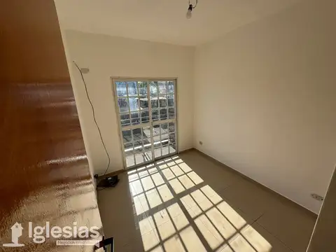 Departamento de dos ambientes en alquiler en La Tablada