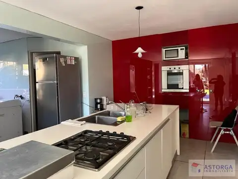 Casa en Alquiler Temporal con 3 cocheras