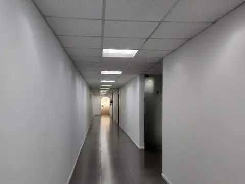 Oficina en Venta con 7 cocheras