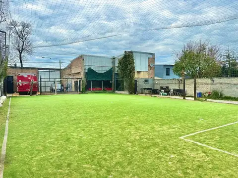 SE VENDE SALONES Y CANCHA DE FC 5 EN ZONA NORTE