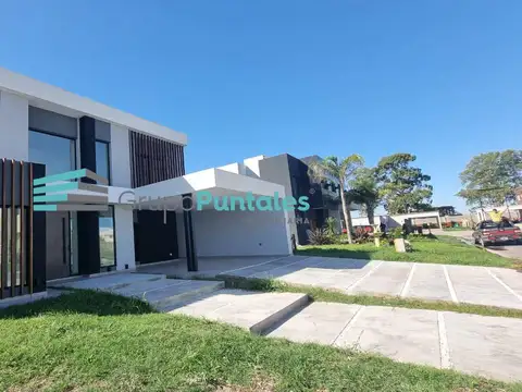 Casa en venta con 5 Dormitorios y pileta en Barrio Lagos de Canning