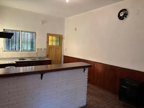Casa 3 ambientes con 1 baño
