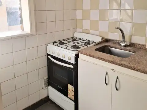 ¡OPORTUNIDAD ÚNICA! MONOAMBIENTE PARA VIVIR O GENERAR INGRESOS - CERCA DE ESTACION DE TRENES Y SUBTE.