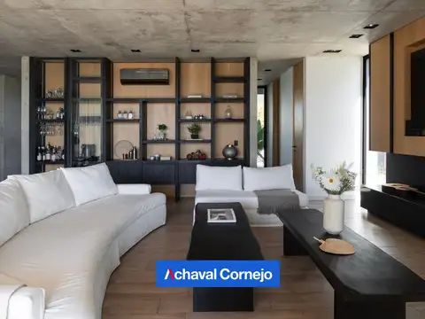 Casa en alquiler con vista a la laguna en Barrio Barbarita - Nordelta.