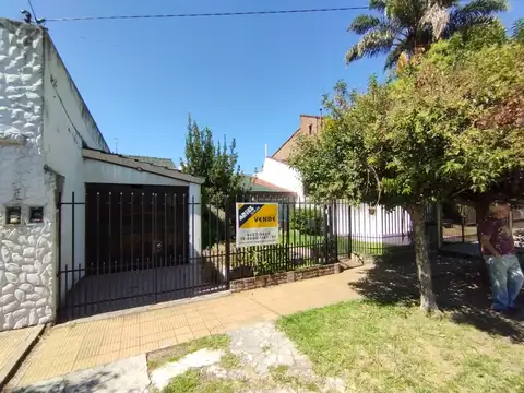 Casa 3 Ambientes en Venta - Castelar Sur