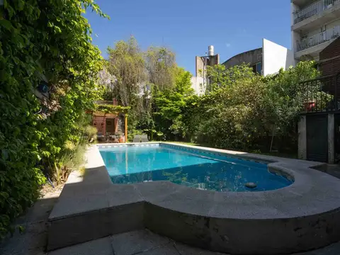 CASA 9 AMBIENTES JARDIN PISCINA 2 COCH