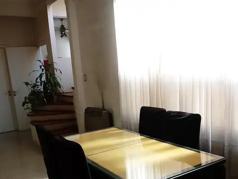 Depto Tipo Casa 7 ambientes con 2 baños