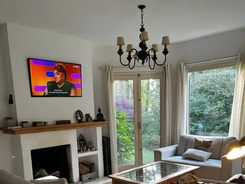 Casa en alquiler c/ cochera en Rincón del Indio