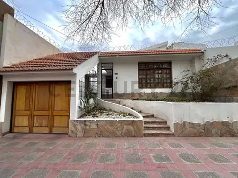 Century 21 López alquila casa en barrio Bombal Sur, Godoy Cruz.