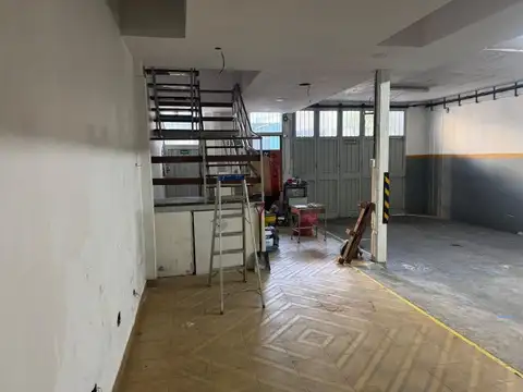 Barracas. Galpón en venta. 395 m2.