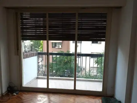 Excelente,  3 ambiente al Frente con balcon,  impecable