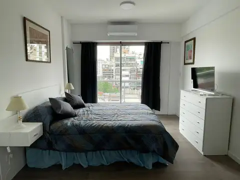 Av Regimiento Patricios 200 entre Gualeguay y Tomás Liberti