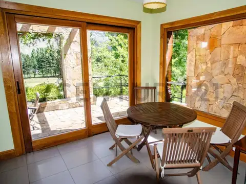 Casa en Venta con 3 cocheras