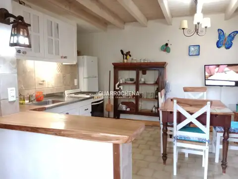 Encantadora cabaña en entorno de bosque 100