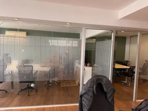 Oficina 4 ambientes con 2 baños