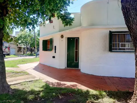 Venta Casa 2 Dormitorios y Local