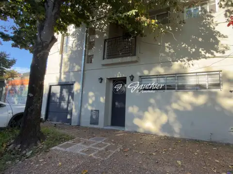Casa en venta c/ cochera en Campana