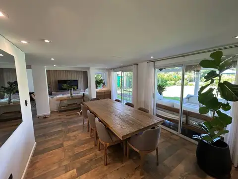 Casa en Venta con 2 cocheras