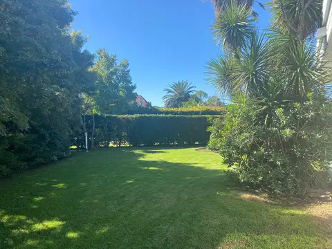 Casa en Alquiler Temporal con 5 cocheras