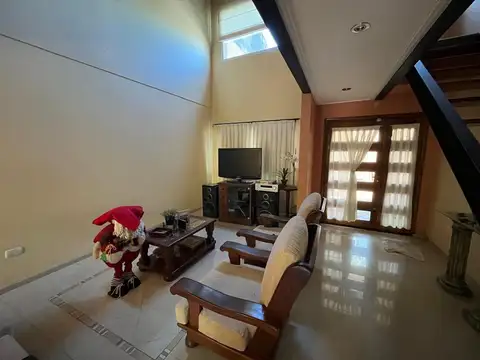 Casa 4 ambientes con 3 baños