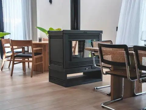 Casa en Alquiler con 2 cocheras