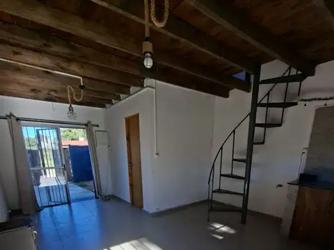 Casa 2 ambientes con 1 baño