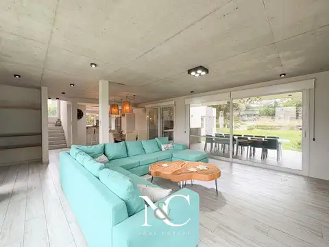 Casa en Venta con 2 cocheras