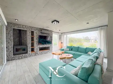 Casa 6 ambientes con 4 baños