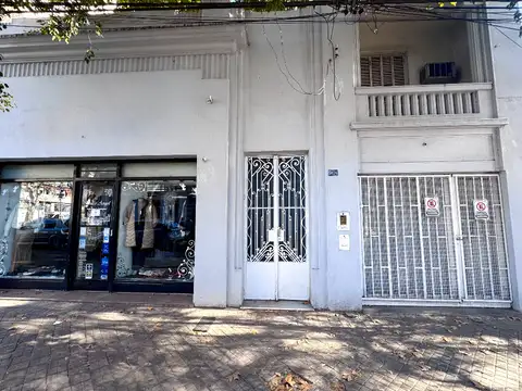 Casa en venta c/ Local y Cochera a metros del Hospital Español