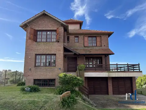 Casa 5 Dormitorios en Alquiler Temporario en Pinamar Zona Centro