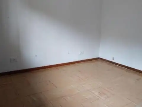 Amplio Depto De 2 Ambientes Sobre Avenida Sin Expensas