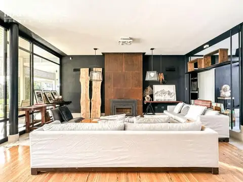 Casa en Venta con 2 cocheras